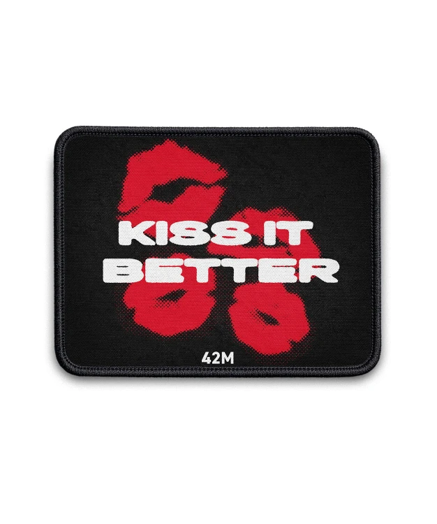 42M BOARD ART KISS IT
